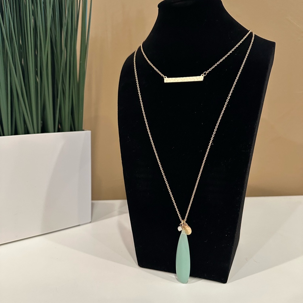 Chic Gold and Mint Pendant Necklace